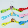 Fabricante Produce Perchas de Madera con Dibujos Animados para Niños y Perchas para Adultos Hechas de Tablero de Densidad con un Grosor de 0.9 cm