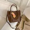 Bolsa Retrô Transfronteiriça para Mulheres 2025 Nova Bolsa de Ombro Casual de Grande Capacidade Rombo Versátil Bolsinha de Axila para o Dia a Dia