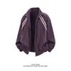 Chaqueta de hombre elegante y genial, chaqueta estilo béisbol holgada, nueva chaqueta retro de otoño a rayas estilo americano con cuello alto, marca de moda, 2026