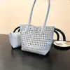 2026 Nova Bolsa Cesta Vazada Tecida Transfronteiriça de Férias Moda Coreana Ins Bolsa Balde Mãe-Filho Bolsa de Ombro