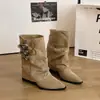 Botas apiladas con hebilla exquisita, estilo de moda de otoño, botas de montar de nicho a media pantorrilla que aumentan la altura, botas de moda de punta estilo chica picante