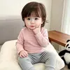 Camiseta de Manga Larga a Rayas para Bebé y Niño Pequeño Otoño Niños y Niñas Ropa de Bebé Capa Interior Top Elegante Versátil Camiseta Base