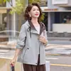 Casaco de outono da mamãe 2026 novo estiloso jaqueta com capuz casual para mulheres de meia-idade jaqueta casual elegante para o trabalho