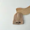 Novos Chapéus Infantis para Mulheres no Outono e Inverno Chapéus Quentes com Proteção para Orelhas de Bebê para Recém-Nascidos e Crianças Pequenas Chapéus de Tricô com Laço Fofo Tendência