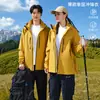 Nueva chaqueta outdoor de estándar nacional para hombres y mujeres, abrigo de senderismo tres en uno a prueba de viento e impermeable, ropa para montañismo y esquí con logotipo personalizado
