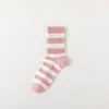 Calcetines de Algodón para Mujer hasta la Mitad de la Pantorrilla con Rayas de Letras, Calcetines Deportivos Antideslizantes y con Agarre para Yoga al Aire Libre de Moda