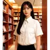 Camisa Blanca Básica de Manga Corta Estilo Universitario Coreano para Viajar en 2026