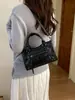 Nova Bolsa de Motocicleta com Rebites Bolsa da Moda para Garotas Bolsa de Mão Retro de Alta Qualidade Francesa Bolsa Almofada Bolsa de Ombro Único Transversal