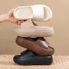 Novas chinelos de sola grossa transfronteiriços para uso externo, chinelos femininos estampados de cor sólida da moda, sandálias slide casuais confortáveis de EVA