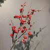 Boutique ameixa vermelha novos acessórios para casa estilo chinês simulação flor de ameixa decoração de casamento flor artificial flor de inverno decoração de mesa super realista