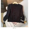 Cardigã de malha com mangas compridas, gola redonda e detalhes de miçangas, estilo coreano minimalista, nova coleção outono 2026, peça de outer wear jovem e macia para mulheres