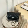Bolsa Pequena Quadrada Color Sólida Fashion Chic com Padrão de Losangos 2026 Nova Chegada Outono Bolsa de Ombro com Corrente Personalidade para Trabalho e Deslocamento
