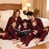 Nuevo conjunto de pijama familiar de estilo navideño europeo y americano, informal, de moda, a cuadros, con solapa, de manga larga, para padres e hijos 2631