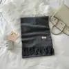 Bufanda de Cachemir Sintético para Mujer Otoño e Invierno Bufanda de Color Puro 2025 Otoño e Invierno Nueva Moda Bufanda Cálida de Longitud Media de Gama Alta