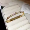 Pulseira com Fivela de Nariz de Porco em Zircônia Banhada a Ouro Real 18K Pulseira de Luxo Acessível High-End Joia de Mão Elegante da Moda Atacado