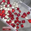 Arte de Unhas Vermelhas de Ano Novo Chinês com Estilos Mistos de Strass Pontiagudos, Corações Retangulares, Formas Ovais e Grandes Acessórios de Strass Vermelhos para Unhas