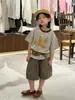 Nova Camisa Infantil de Manga Curta Estilo Coreano Verão 2026 com Gola de Cor Contrastante para Meninos e Meninas