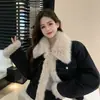 Chaqueta corta de mezclilla negra para mujer, nuevo estilo invierno 2023, forrada de polar, engrosada, con paneles de piel sintética de zorro, abrigo corto de algodón para petite