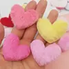 Nuevos Accesorios de Ropa de Felpa con Forma de Corazón para Otoño e Invierno Accesorios para el Cabello Hechos a Mano para Niños Materiales Decorativos Accesorios para Sombreros con Forma de Corazón de Tela