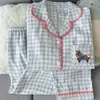 Pijama Rosa de Encaje para Mujer de Talla Grande en Stock del Fabricante, Lindo Ropa de Casa Azul a Cuadros con Bordado de Pony para Primavera y Otoño