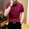 Camisa moderna de alta qualidade estilo europeu, estilosa e cool, camisa branca lisa de manga curta para outono, elástica, slim-fit, business casual, resistente a rugas e fácil de cuidar para homens
