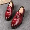 Zapatos de Cuero Casual de Punta Fina para Verano, Zapatos de Boda Estilo Británico para Hombre, Zapatos Versátiles Estilo Brogue Negros Retro Estilo Coreano para Hombre