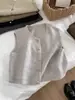 Chaleco de punto gris de alta gama con pequeños botones dorados para mujer, otoño e invierno, suave y glutinoso, chaleco suéter para llevar en capas, top sin mangas con sentido del diseño