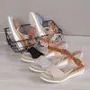 Sandálias de moda de verão estilo europeu e americano, com cabedal de tecido, sola grossa, abertura nos dedos e sola de juta, novas sandálias anabela de verão 2026