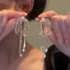 Pendientes Largos con Borlas Atmósfera Otoño/Invierno 2025 Lujo Ligero Diseño de Alta Gama Pendientes de Botón Brillantes Pendientes Largos Accesorios
