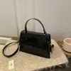 Bolso Pequeño Retro Nuevo con un Toque Elegante, Bolso de Mano para Mujeres Viajeras 2025, Bolso Cruzado Simple, Bolso Cuadrado Pequeño