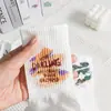 Fábrica Xinma Atacado Moda Graffiti Jovem Casual Meias Esportivas Brancas Simples Rebelde Tendência College Meias