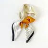 Bufanda cuadrada de flores fresca y elegante de 70 cm, bufanda de seda estampada en amarillo, bufanda para el cuello, bufanda profesional