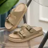 Sapatos Birkenstock Versáteis e Modernos para Mulheres 2026 Verão Novo Estilo Meio-Chinelos para Exterior Sandálias Femininas para Uso Diário