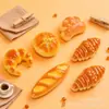 Mini Pan de Simulación Accesorios de Resina Pegamento de Crema para Manualidades Juguetes Comestibles Pegatinas Pasador para el Cabello Crocs Materiales Decorativos Hechos a Mano