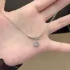 Popular en Xiaohongshu: Collar de cubo pequeño con forma de nudo, simple y versátil, lujo ligero, nicho, alta gama, diseño de moda, cadena para la clavícula