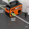 Bomba de agua pequeña recargable para huertos, un aparato práctico para regar verduras, una bomba de agua doméstica alimentada por batería de iones de litio para riego.