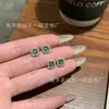 Venta al por mayor del fabricante: Pendientes de Plata S925 Xiaohongshu Incrustados con Jade Verde Natural Estilo Cubo de Azúcar, Frescos y Sencillos, Hechos a Mano para Mujeres