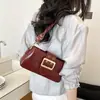 Bolsa de ombro versátil e nova, tendência para o verão 2025, bolsa de mão transversal estilosa, moda nicho estilo coreano para usar sob o braço