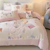 Conjunto de Invierno para Niña de Terciopelo de Leche Cálido de Cuatro Piezas con Bordado de Mariposa Funda de Edredón Espesa de Terciopelo Coral Ropa de Cama