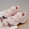 Zapatillas Versátiles de Moda para Niñas 2026 Nuevo Modelo de Verano de la Abuela Malla Transpirable Cómodas Zapatos de Papá Zapatillas de Correr para Niños