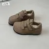 Venta Caliente 2026 Velcro Zapatos de Entrenamiento Alemanes Mujer Mate Retro Dedo Gordo Zapatos de Pan Suela Suave Perezoso Versátil Casual Zapatos de Tabla