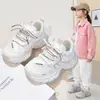 26 Zapatillas de Malla Ligeras y Transpirables para Niñas de Primavera y Otoño con Velcro, Suela Suave, Zapatos Tipo Dad Gruesos de Moda para Niñas Pequeñas