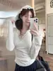 Camiseta Slim com Capuz e Renda Francesa para Mulheres Outono e Inverno Design em Veludo Alemão Manga Longa Camisa Básica Venda por Atacado