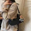 Bolso de Mano Rojo Baguette para Mujer 2026 Nuevo de Moda de Gama Alta Nicho Versátil Moda Hombro Cruzado