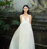 Roupão de Banho Branco de Alta Qualidade Tridimensional Decote em V Profundo Alça no Pescoço Babado Vestido de Noiva Leve Vestido de Banquete Vestido de Praia de Férias