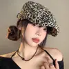 Gorra de visera con estampado de leopardo estilo retro americano para mujer, sombrero boina fino de diseño de nicho para verano, gorra de pico de pato
