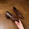 Mocasines vintage cuadrados para mujer en stock con tacones gruesos y hebillas metálicas, zapatos de piel suave genuina para el trabajo, disponibles para dropshipping