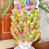 Paletas y Caramelos Duros en Varias Formas de Frutas para que los Niños Compartan Dulces y Den a sus Amigos Regalos Navideños. Puestos en la Puerta de la Escuela