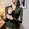 Camisa vintage con cuello en V y base de encaje para mujer, otoño e invierno 2024, nueva blusa de manga larga con estampado tie-dye estilo occidental para mujer