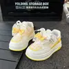 Sapatos Infantis Meninas Verão 2026 Novo Estilo Crianças Antiderrapante Superfície de Couro Tênis Esportivo Meninas Versátil Laço Crianças Maiores Patins